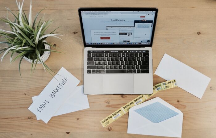 CC_vs_CCI:_Démystifier_les_Options_d_Email_dans_le_Monde_High_Tech