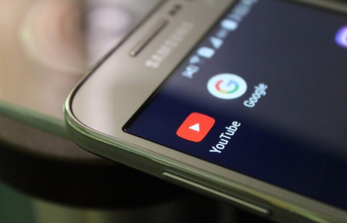 Google_et_YouTube_:_une_alliance_imparable_dans_le_monde_de_la_High_Tech